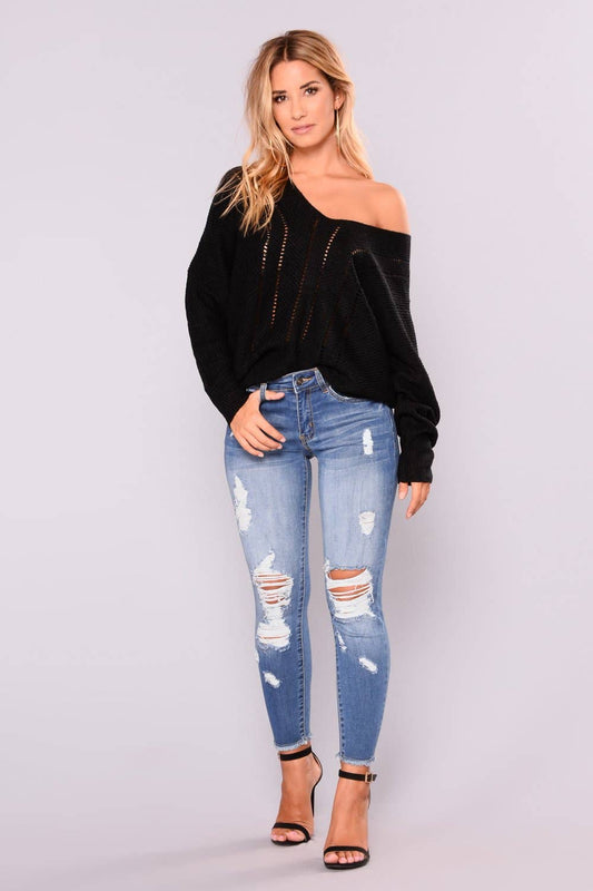 Ripped Skinny Jeans with Hip Lift