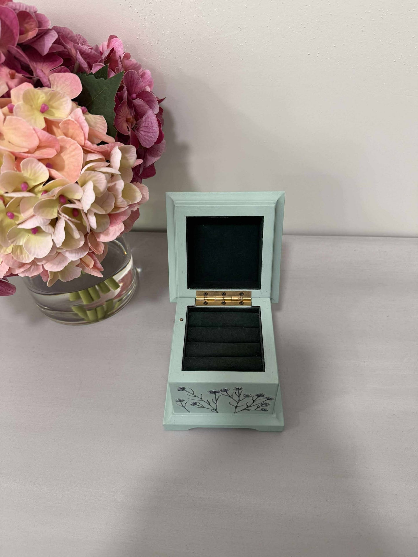 Hand-Painted Bombay Music Jewelry Box – Mint Green Floral Ring Holder